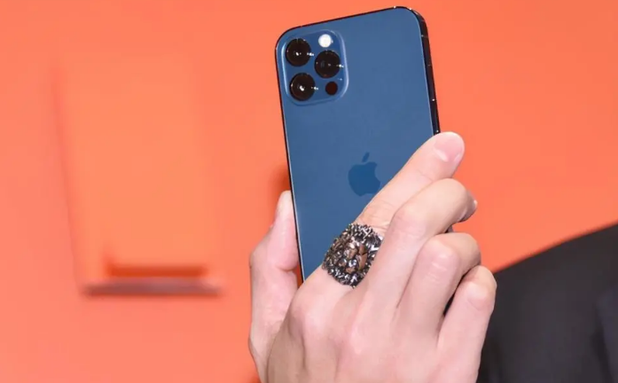 苏尼特左苹果手机维修分享iPhone12系列重启方法教程 